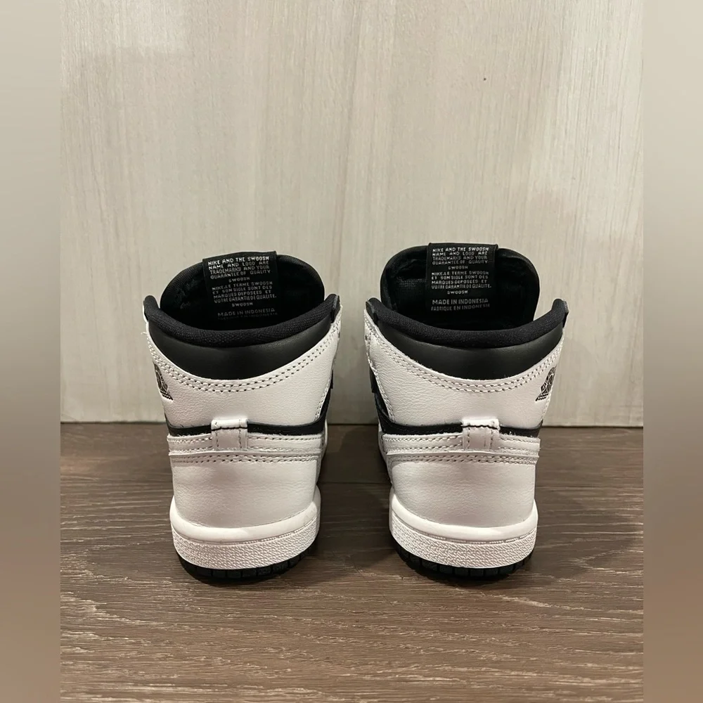Jordan 1 Retro High OG Black White (TD) - Picture 4 of 9